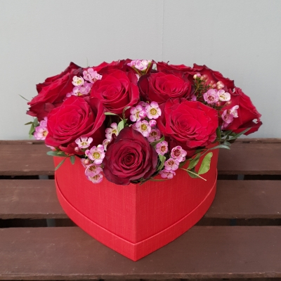 12 Red Rose Heart Hat Box